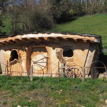 Village.Insolite Montagny-sur-Grosne 外观 照片