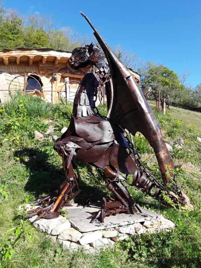 Village.Insolite Montagny-sur-Grosne 外观 照片