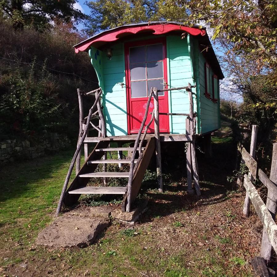 Village.Insolite Montagny-sur-Grosne 外观 照片