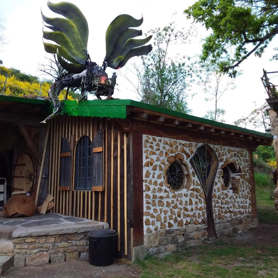 Village.Insolite Montagny-sur-Grosne 外观 照片