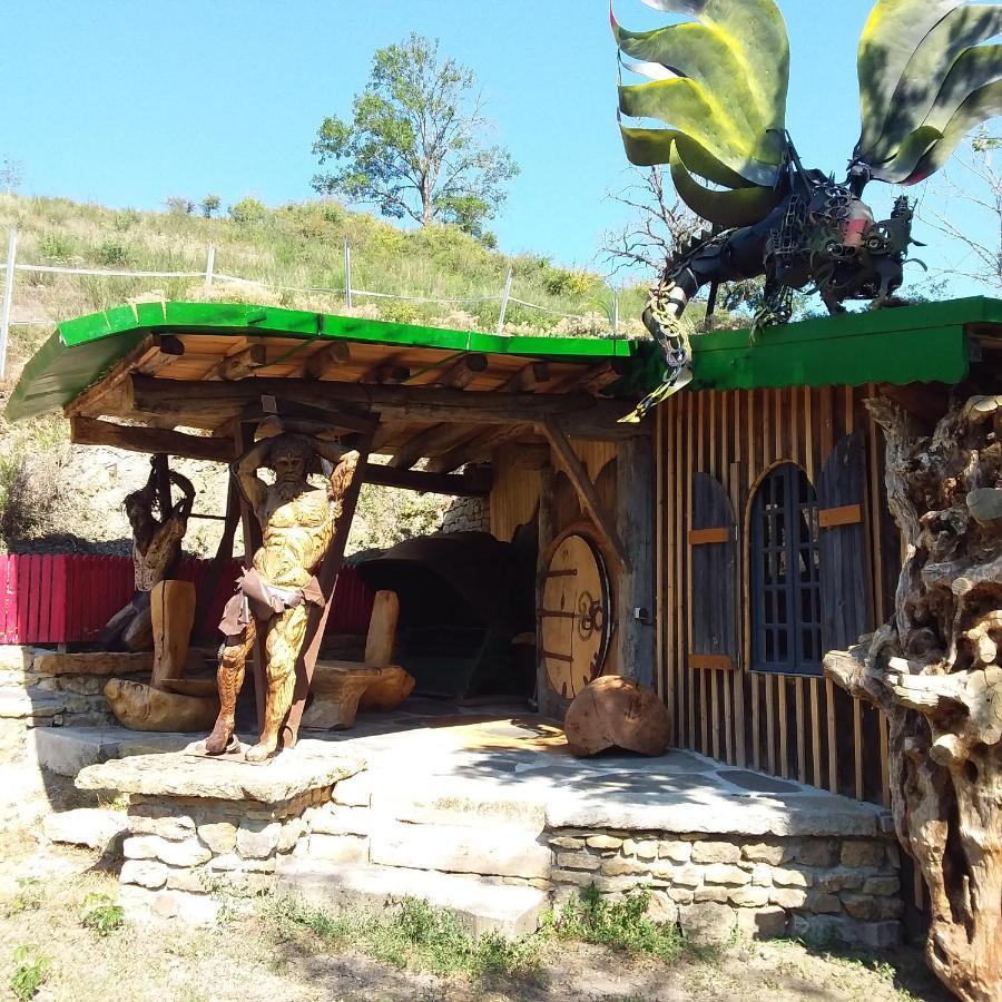 Village.Insolite Montagny-sur-Grosne 外观 照片