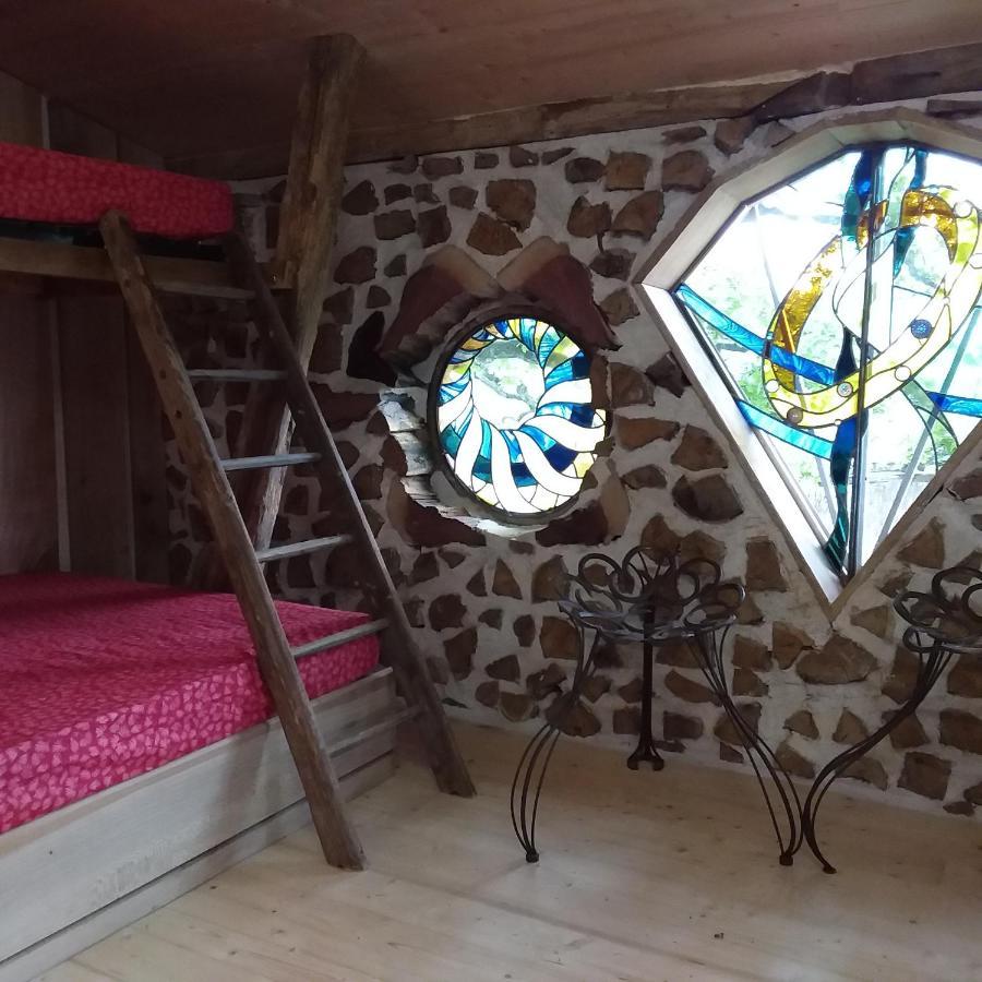 Village.Insolite Montagny-sur-Grosne 外观 照片