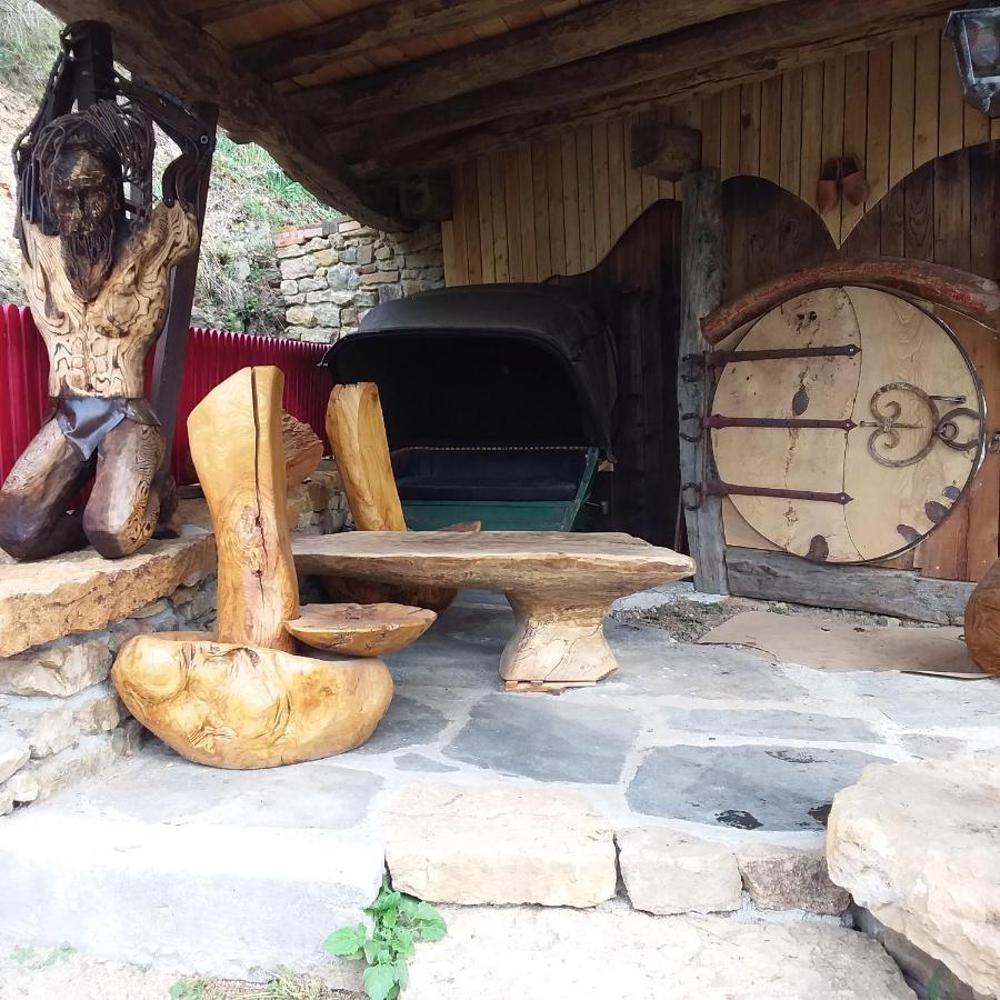 Village.Insolite Montagny-sur-Grosne 外观 照片