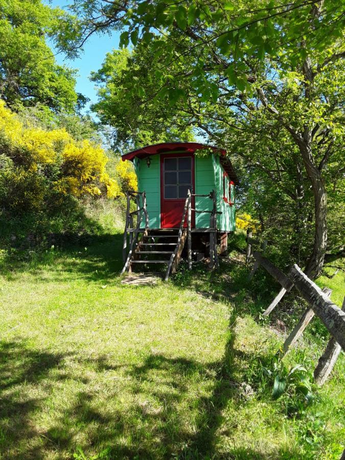 Village.Insolite Montagny-sur-Grosne 外观 照片