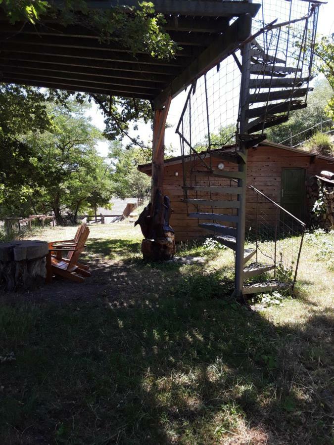 Village.Insolite Montagny-sur-Grosne 外观 照片
